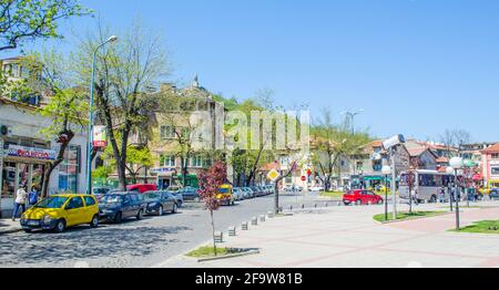 PLOVDIV, BULGARIA, 7 APRILE 2015: La città bulgara di plovdiv è famosa per le sue antiche rovine, la storica città vecchia e i pittoreschi monumenti, come aly Foto Stock