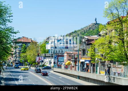 PLOVDIV, BULGARIA, 7 APRILE 2015: La città bulgara di plovdiv è famosa per le sue antiche rovine, la storica città vecchia e i pittoreschi monumenti, come aly Foto Stock