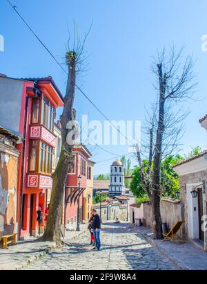 PLOVDIV, BULGARIA, 7 APRILE 2015: La parte vecchia della città bulgara plovdiv è famosa per le sue case tipiche che sono fatte di legno e il cui primo floo Foto Stock