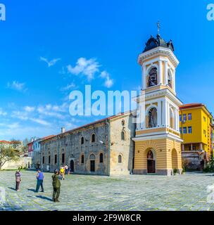 PLOVDIV, BULGARIA, 7 APRILE 2015: La Cattedrale della Santa Assunzione (chiesa di Uspenie Bogorodichno) con architettura rinascimentale e un Campanile datato bac Foto Stock