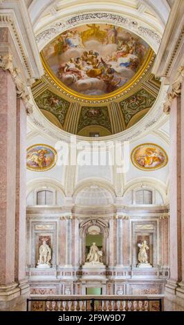 CASERTA, ITALIA - 1 GIUGNO: Vista sull'interno di Palazzo reale a Caserta il 1 giugno 2014. E 'stato il più grande palazzo eretto in Europa durante il 18 ° secolo Foto Stock