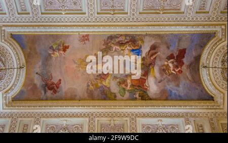 CASERTA, ITALIA - 1 GIUGNO: Vista sull'interno di Palazzo reale a Caserta il 1 giugno 2014. E 'stato il più grande palazzo eretto in Europa durante il 18 ° secolo Foto Stock