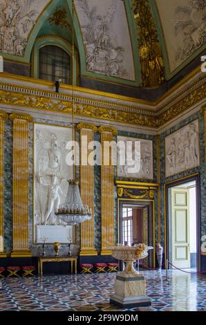 CASERTA, ITALIA - 1 GIUGNO: Vista sull'interno di Palazzo reale a Caserta il 1 giugno 2014. E 'stato il più grande palazzo eretto in Europa durante il 18 ° secolo Foto Stock