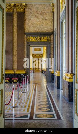 CASERTA, ITALIA - 1 GIUGNO: Vista sull'interno di Palazzo reale a Caserta il 1 giugno 2014. E 'stato il più grande palazzo eretto in Europa durante il 18 ° secolo Foto Stock