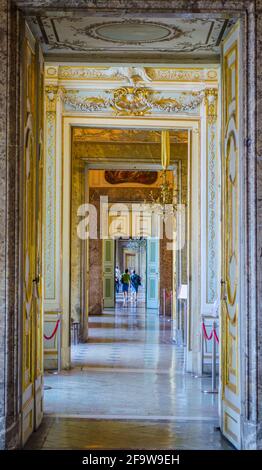 CASERTA, ITALIA - 1 GIUGNO: Vista sull'interno di Palazzo reale a Caserta il 1 giugno 2014. E 'stato il più grande palazzo eretto in Europa durante il 18 ° secolo Foto Stock