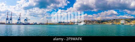 GENOVA, 13 MARZO 2016: Vista panoramica del porto di genova Foto Stock