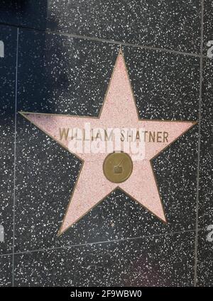 Hollywood, California, USA 17 aprile 2021 una visione generale dell'atmosfera dell'attore William Shatner's Star sulla Hollywood Walk of Fame il 17 aprile 2021 a Hollywood, California, USA. Foto di Barry King/Alamy Stock foto Foto Stock