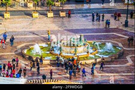 VALENCIA, SPAGNA, 30 DICEMBRE 2015: Veduta aerea Piazza di Santa Maria e fontana Rio Turia Foto Stock