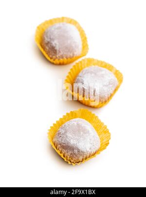 Dolce dessert giapponese mochi isolato su sfondo bianco. Foto Stock