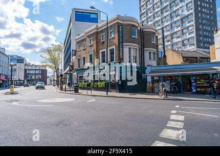 LONDRA, Regno Unito - 11 APRILE 2021: Street view a Notting Hill a Londra. Foto Stock