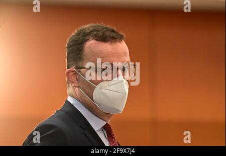 Berlino, Germania. 21 Apr 2021. Jens Spahn (CDU), Ministro federale della sanità, arriva per la riunione del gabinetto presso l'Ufficio del Cancelliere. Credit: Tobias Schwarz/AFP POOL/dpa/Alamy Live News Foto Stock