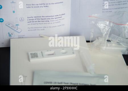 Coronavirus Covid test in casa, kit per test antigene rapido Foto Stock