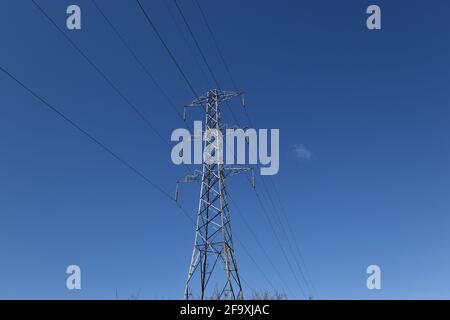 Pilone per la distribuzione di elettricità, Regno Unito Foto Stock