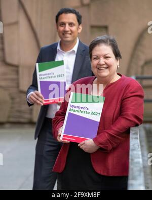 Glasgow, Scozia, Regno Unito. 21 Apr 2021. NELLA FOTO: (A destra) Jackie Baillie e (a sinistra) Anas Sarwar sveleranno il manifesto delle donne laburiste scozzesi per le prossime elezioni. Credit: Colin Fisher/Alamy Live News Foto Stock