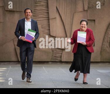 Glasgow, Scozia, Regno Unito. 21 Apr 2021. NELLA FOTO: (A destra) Jackie Baillie e (a sinistra) Anas Sarwar sveleranno il manifesto delle donne laburiste scozzesi per le prossime elezioni. Credit: Colin Fisher/Alamy Live News Foto Stock