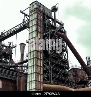 Vecchia fabbrica con vecchi edifici industriali nel nord di Duisburg, Germania Foto Stock