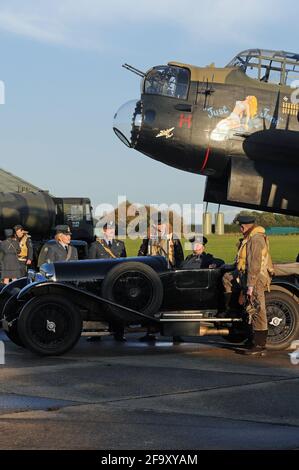 Re-enactor con 'Just Jane' al Lincolnshire Aviation Heritage Center. Foto Stock