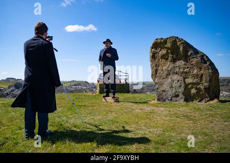 Hawick, Scozia, Regno Unito. 21 aprile 2021. George Galloway , fondatore del partito All for Unity e leader Jamie Blackett che si batte contro un confine duro con l'Inghilterra a Hawick , frontiere scozzesi, oggi. Iain Masterton/Alamy Live News Foto Stock