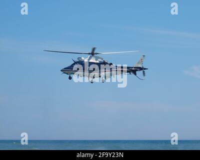 Un elicottero Agusta A109 Nexus si esibisce al Salone Internazionale dell'aria di Roma il 3 giugno 2012, Lido di Ostia, Italia Foto Stock