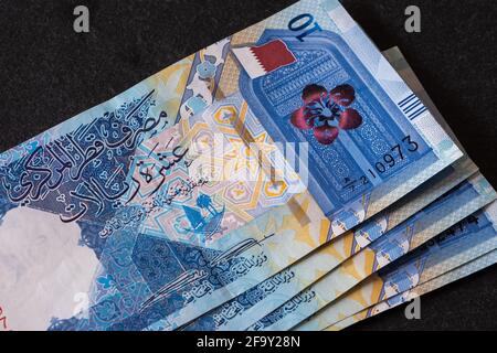 Primo piano della nuova banconota Qatari Riyal 10 Foto Stock