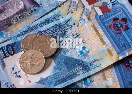 Primo piano della nuova banconota Qatari Riyal 10 Foto Stock