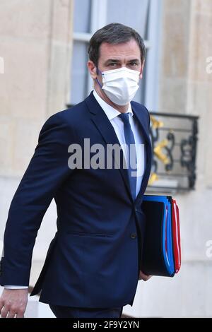 Olivier Veran, ministro della solidarietà e della salute, il 21 aprile 2021, desapra il Consiglio dei ministri del Palazzo Élysée a Parigi, in Francia. (Foto di Lionel Urman/Sipa USA) Foto Stock