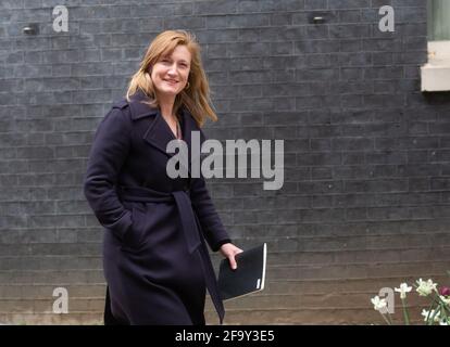 Londra, Regno Unito. 21 Apr 2021. Allegra Stratton, Segretario alla stampa di Boris Johnson, a Downing Street. Diventerà la portavoce di Boris Johnson sul vertice sul cambiamento climatico Cop26. Credit: Mark Thomas/Alamy Live News Foto Stock