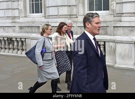 Sir Keir Stramer MP (laboratorio: Holborn e St Pancras) allora segretario di Shadow Brexit, con Rebecca Long-Bailey e John McDonnell a Whitehall, il 7 maggio 2019 Foto Stock