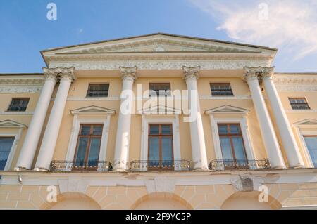 PAVLOVSK, RUSSIA - 21 SETTEMBRE 2017. Palazzo Pavlovsk, palazzo estivo dell'imperatore Paolo i a Pavlovsk, regione di San Pietroburgo, Russia. Vista sulla facciata Foto Stock