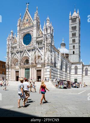 Siena, Provincia di Siena, Toscana, Italia. il duomo, o la cattedrale. Nome completo: Cattedrale Metropolitana di Santa Maria Assunta, o Cattedrale Metropolitana Foto Stock