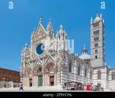 Siena, Provincia di Siena, Toscana, Italia. il duomo, o la cattedrale. Nome completo: Cattedrale Metropolitana di Santa Maria Assunta, o Cattedrale Metropolitana Foto Stock