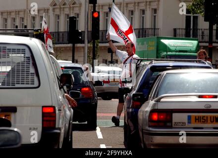 INGHILTERRA VENDITORI BANDIERA A VAUXHALL. PILSTON Foto Stock