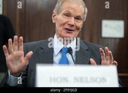 L'ex senatore statunitense Bill Nelson (democratico della Florida), nominato amministratore della NASA, parla durante un'audizione di conferma del Comitato del Senato su Commercio, Scienza e Trasporti su Capitol Hill a Washington, DC, 21 aprile 2021.Credit: Saul Loeb/Pool via CNP /MediaPunch Foto Stock