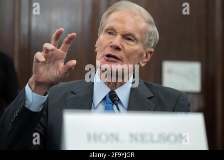 Washington, Stati Uniti. 21 Apr 2021. L'ex senatore statunitense Bill Nelson, nominato amministratore della NASA, parla durante un'audizione di conferma del Comitato del Senato per il commercio, la scienza e i trasporti su Capitol Hill a Washington, DC mercoledì 21 aprile 2021. Foto in piscina di Saul Loeb/UPI Credit: UPI/Alamy Live News Foto Stock