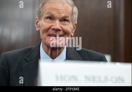 L'ex senatore statunitense Bill Nelson (democratico della Florida), nominato amministratore della NASA, parla durante un'audizione di conferma del Comitato del Senato su Commercio, Scienza e Trasporti su Capitol Hill a Washington, DC, 21 aprile 2021.Credit: Saul Loeb/Pool via CNP /MediaPunch Foto Stock