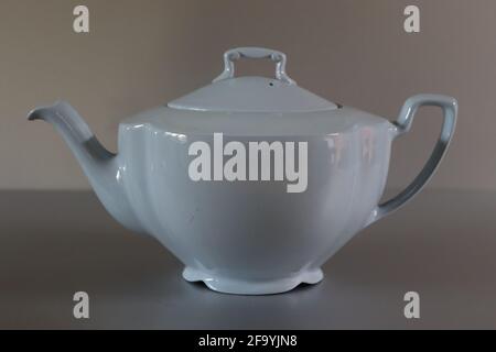Questa pentola da tè morbida viene con 'Graydown' marchio molto vecchio per prodotti in ceramica in Inghilterra in passato, questo set da tè acquistato in Sri Lanka nel 1953. Foto Stock