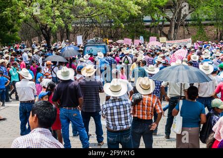 COPAN RUINAS, HONDURAS - 12 APRILE 2016: Le popolazioni indigene protestano contro le miniere vicino al parco archeologico Copan, Honduras Foto Stock