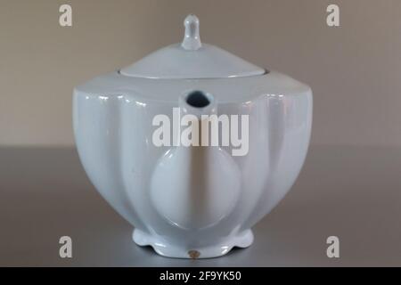 Questa pentola da tè morbida viene con 'Graydown' marchio molto vecchio per prodotti in ceramica in Inghilterra in passato, questo set da tè acquistato in Sri Lanka nel 1953. Foto Stock