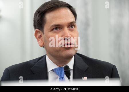 Washington, Stati Uniti. 21 Apr 2021. Il senatore AMERICANO Marco Rubio, repubblicano della Florida, presenta l'ex senatore statunitense Bill Nelson, nominato amministratore della NASA, durante un'audizione di conferma del Comitato del Senato per il commercio, la scienza e i trasporti su Capitol Hill a Washington, DC, il 21 aprile 2021. (Foto di Pool/Sipa USA) Credit: Sipa USA/Alamy Live News Foto Stock