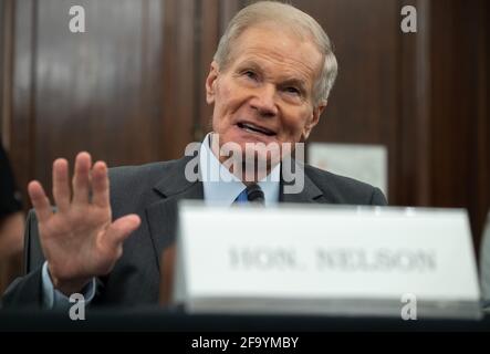 Washington, Stati Uniti. 21 Apr 2021. L'ex senatore statunitense Bill Nelson, nominato amministratore della NASA, parla durante un'audizione di conferma del Comitato del Senato per il commercio, la scienza e i trasporti su Capitol Hill a Washington, DC, il 21 aprile 2021. (Foto di Pool/Sipa USA) Credit: Sipa USA/Alamy Live News Foto Stock