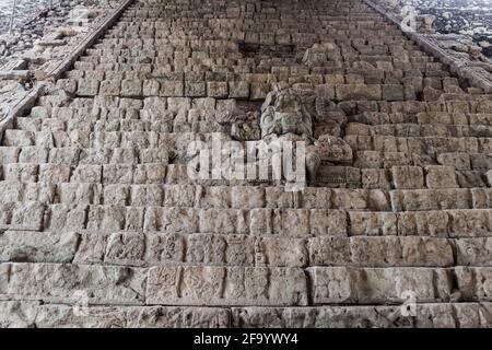 Scalinata geroglifica presso il sito archeologico di Copan, Honduras Foto Stock