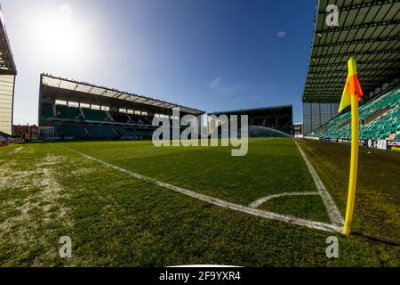 21 aprile 2021; Easter Road, Edimburgo, Scozia; Scottish Premiership Football, Hibernian contro Livingston; passo della strada di Pasqua prima del calcio di inizio Foto Stock