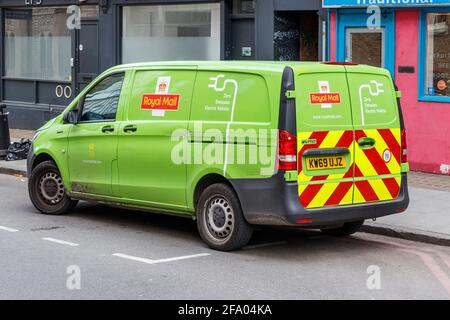 Una Mercedes-Benz eVito, parte della flotta elettrica a emissione zero di Royal Mail, King's Cross, Londra, Regno Unito Foto Stock