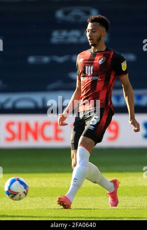 Londra, Regno Unito. 21 Apr 2021. Lloyd Kelly di Bournemouth in azione durante il gioco. EFL Skybet Championship, Millwall contro AFC Bournemouth al Den di Londra mercoledì 21 aprile 2021. Questa immagine può essere utilizzata solo per scopi editoriali. Solo per uso editoriale, è richiesta una licenza per uso commerciale. Nessun utilizzo nelle scommesse, nei giochi o nelle pubblicazioni di un singolo club/campionato/giocatore. pic by Steffan Bowen/Andrew Orchard sports photography/Alamy Live news Credit: Andrew Orchard sports photography/Alamy Live News Foto Stock