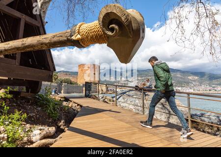 L'intrattenimento dell'antico cantiere all'interno del castello di Alanya ad Alanya, Antalya, Turchia, il 3 aprile 2021. Foto Stock