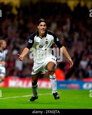 FA SCUDO DI BENEFICENZA AL MILLENNIUM STADIUM CARDIFRUUD VAN NISTELROOY DOPO VSCORING Foto Stock
