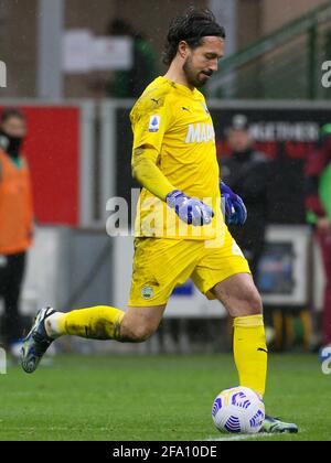 MILANO, ITALIA - 21 APRILE: Portiere Andrea Consigli di Sassuolo durante la serie A match tra AC Milan e US Sassuolo allo stadio San Siro il 21 aprile 2021 a Milano (Foto di Ciro Santangelo/Orange Pictures) Foto Stock