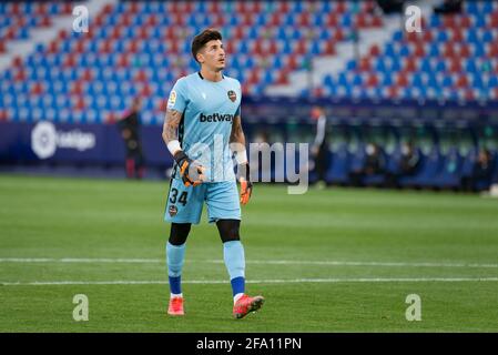 Valencia, Spagna. 21 Apr 2021. Daniel Cardenas Lindez di Levante UD visto in azione durante la partita di calcio spagnola la Liga tra Levante e Siviglia allo stadio Ciutat de Valencia.(Punteggio finale; Levante UD 0:1 Sevilla FC) (Foto di Xisco Navarro/SOPA Images/Sipa USA) Credit: Sipa USA/Alamy Live News Foto Stock