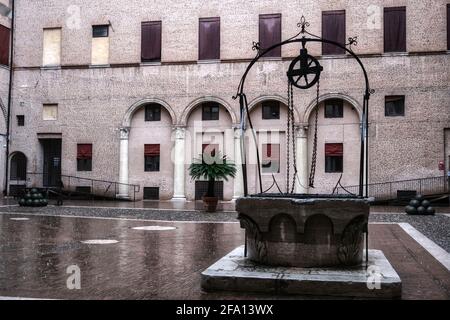 Il cortile del Castello Estense a Ferrara Italia Foto Stock