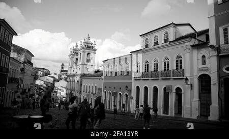 salvador, bahia, brasile - 16 dicembre 2020: Vista di vecchie dimore a Pelourinho, centro storico della città di Salvador. Foto Stock